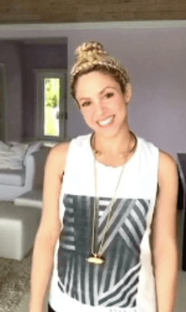 En junio, anunció en un video que saldría de gira por todo el mundo en noviembre. 
<br>