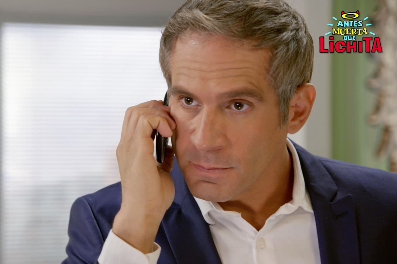 Roberto logra comunicarse por teléfono con Sheila y le pide ver a Mateo.