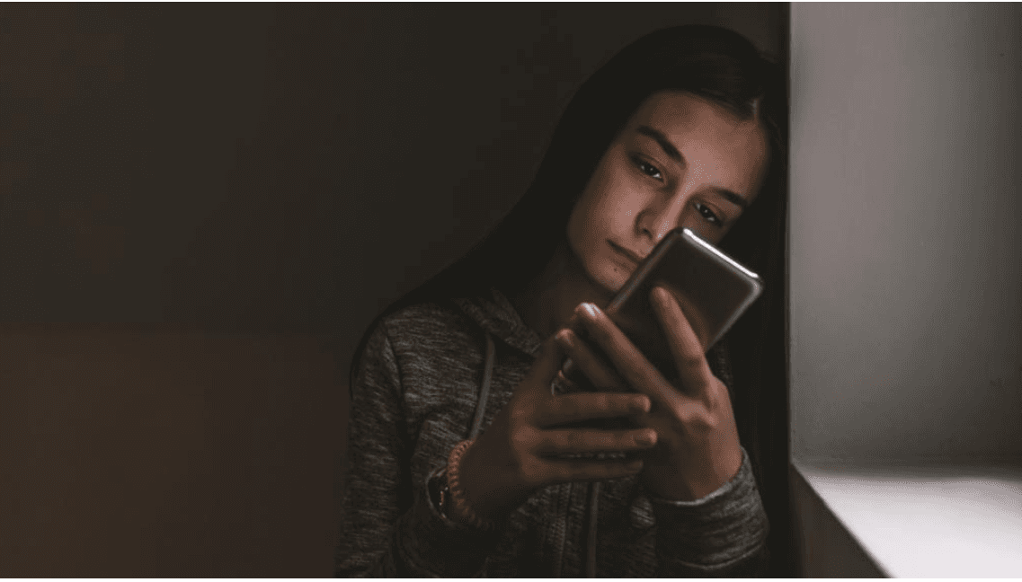 Los adolescentes pasan más de 7 horas al día enganchados a las pantallas, ¿qué está pasando aquí? 