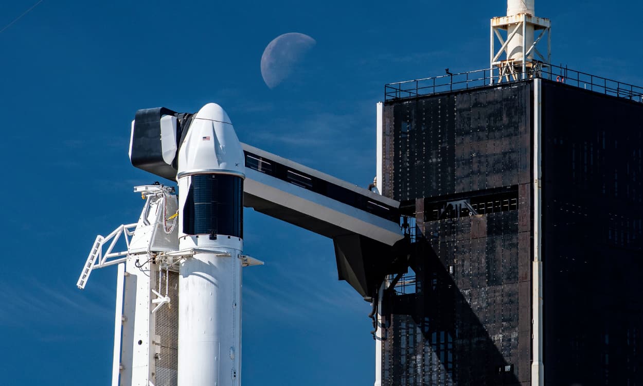 SpaceX lanza cohete para misión espacial 