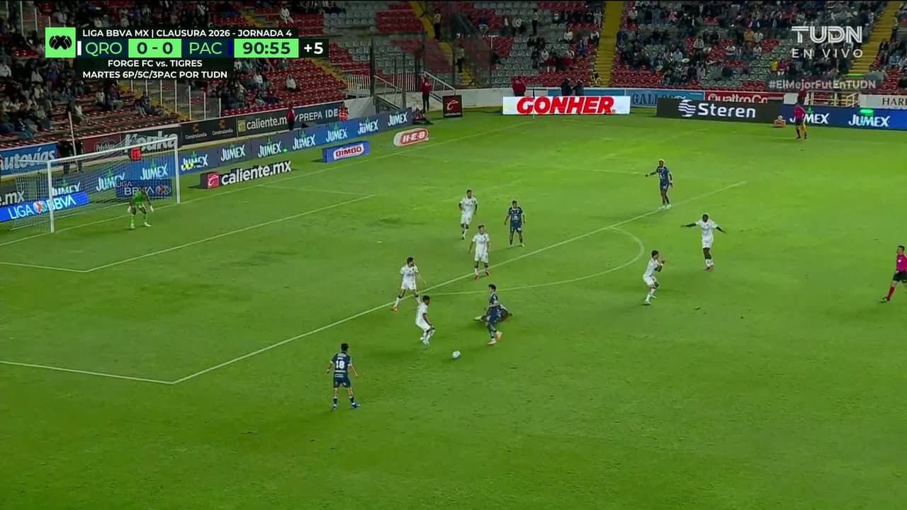 ¡Expulsión! El árbitro saca la roja directa a Santiago Homenchenko.