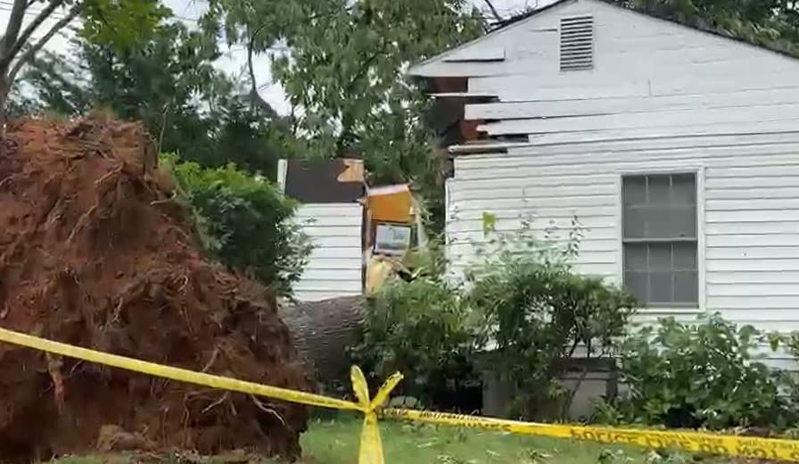 Siguió Leesburg, Virginia, con un tornado magnitud EF-1 con vientos de hasta 95 millas por hora.