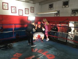 Raúl de Molina se preparó para su gran batalla en el ring del boxeo contra Carlitos el Productor. Y su entrenadora Ximena Cordoba estuvo allí apoyándolo todo el tiempo.