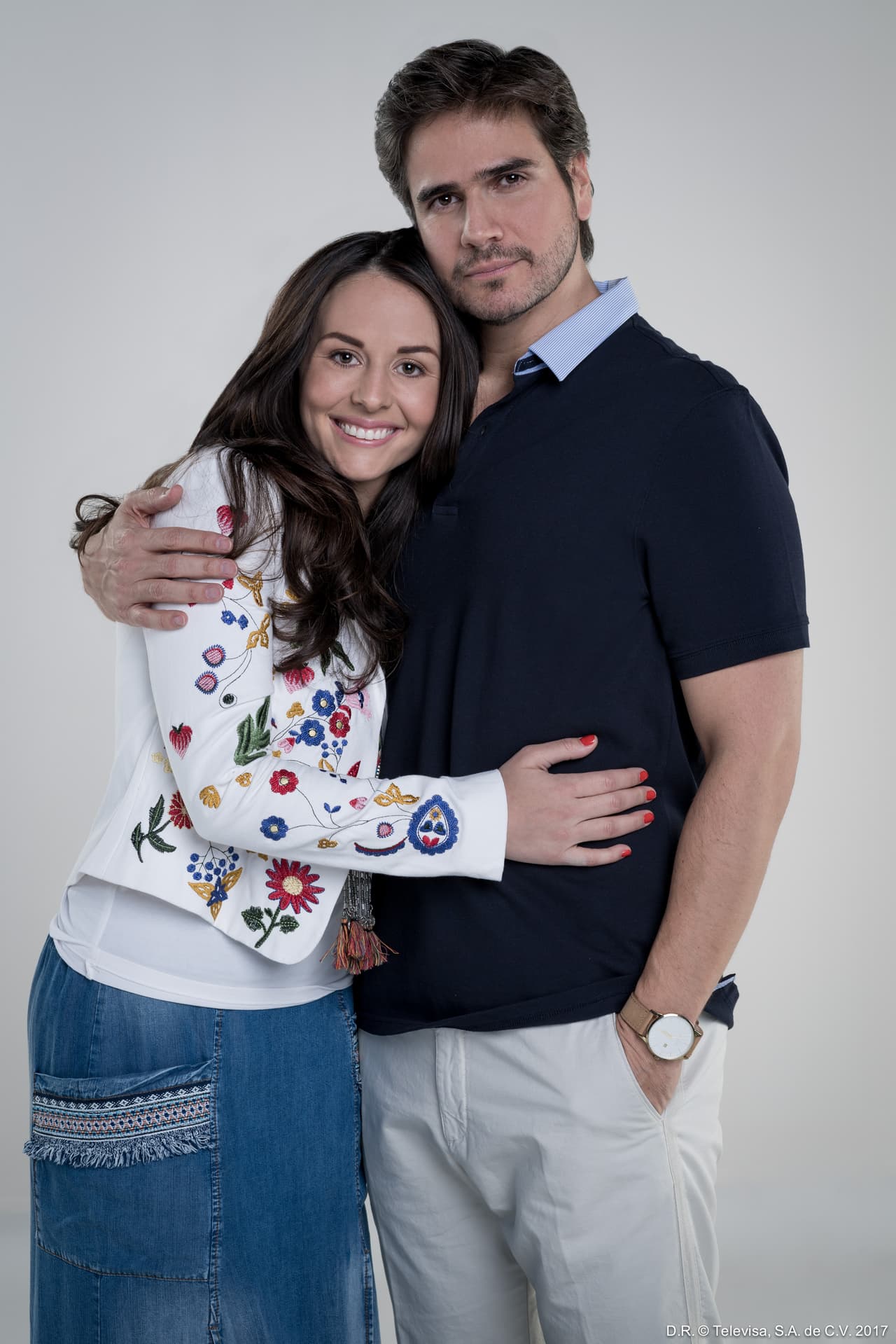 Si tú quieres vivir esta historia de amor junto a ellos, no debes perderte ni un capítulo de la semana de estreno de '
<b><a href="http://www.univision.com/novelas/mi-marido-tiene-familia">Mi marido tiene familia</a></b>' en punto de las 9pm/8c de lunes a viernes sólo por Univision, cada día se pone mejor.