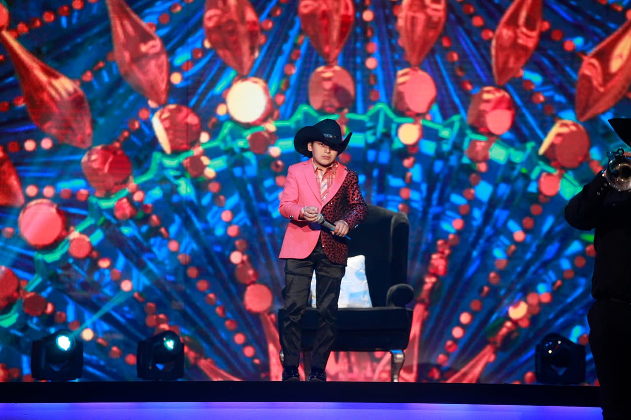 El pequeño de 12 años de edad, que impactó con su interpretación de 'El triste' de José José en la noche del estreno del show, comenzó nervioso su performance.