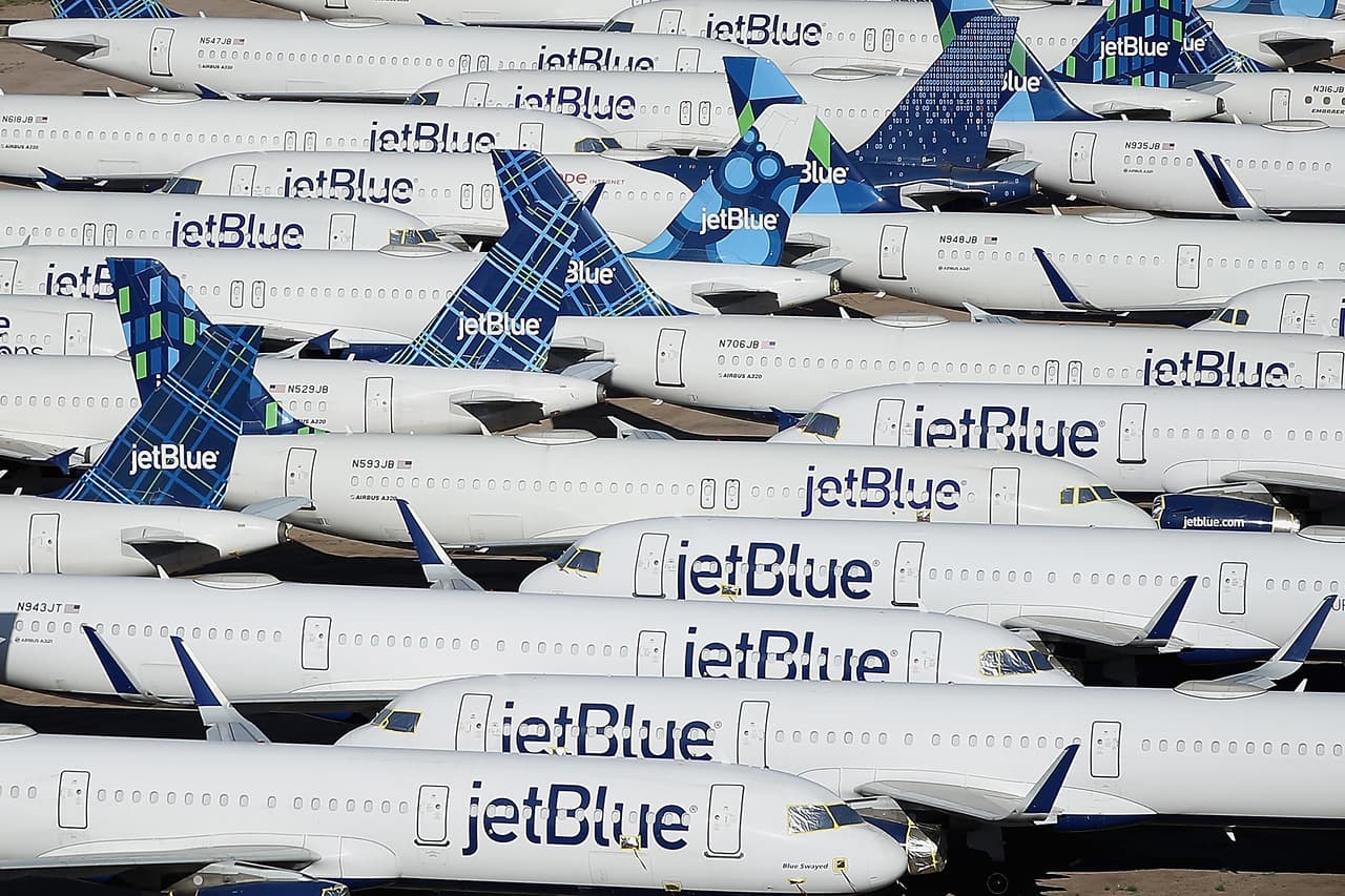 La flota de jetBlue envió una gran parte de sus aviones al Pinal Airpark en Marana, Arizona.