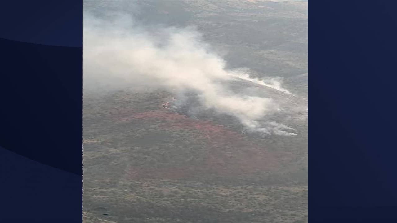 <b><a href="https://inciweb.nwcg.gov/incident/7092/" target="_blank">Incendio Medicine:</a></b> Se reporta que este incendio al norte de Globe, Arizona ha quemado más de 8,930 acres de maleza y solo se ha contenido en un 80%. Autoridades indican que el incendio comenzó el 22 de agosto como resultado de un rayo de las tormentas eléctricas.
<br>