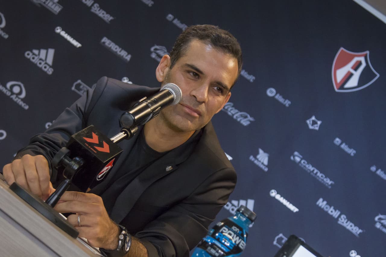 Rafael Marquez, ex jugador del Barcelona y ex capitán de la Selección Mexicana de futbol ha tenido uno que otro tropiezo en los negocios, sin embargo tiene una clínica de rehabilitación ‘ProSport & Health’ y la ‘Escuela de Futbol Rafael Márquez’.