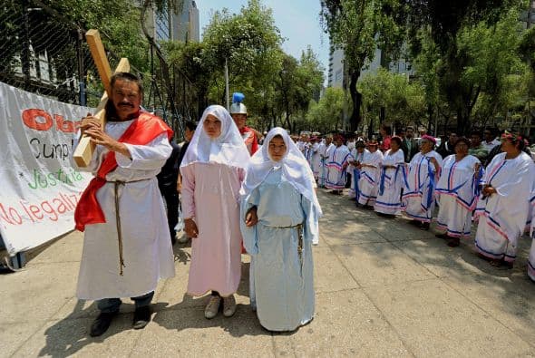 En las dos últimas semanas las autoridades descubrieron 145 cadáveres en el poblado de San Fernando, a 160 km de la frontera con Estados Unidos, tras el ataque de hombres armados del cartel de Los Zetas a autobuses con viajeros que iban a ciudades fronterizas.