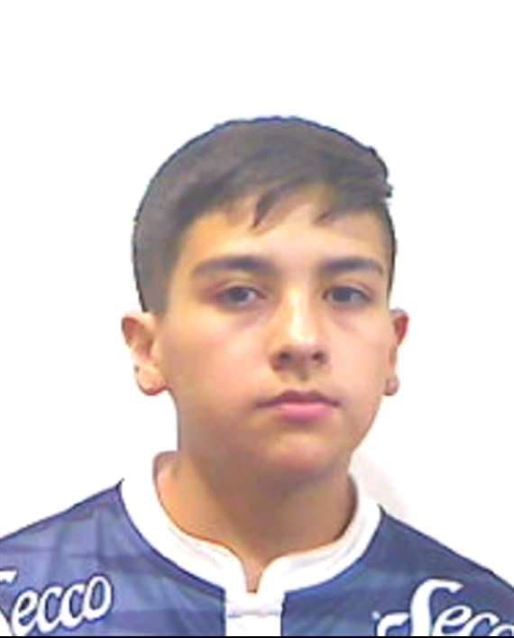 <h3 class="cms-H3-H3">Nahuel Enzo Tomás Henríquez Coria</h3>
<br>
<br>A sus 19 años, este joven argentino es
<a href="https://www.interpol.int/es/Como-trabajamos/Notificaciones/Ver-las-notificaciones-rojas#2020-83531" target="_blank">acusado de Homicidio simple. </a>
<br>
<br>Buscado por la oficina de su país, Henríquez nació el 5 de marzo del 2002.
<br>
<br>