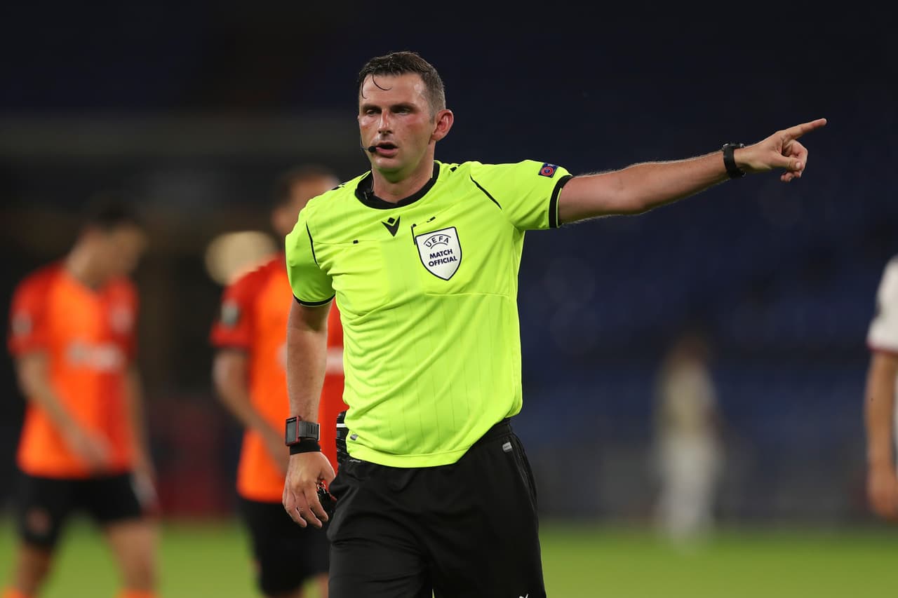 Michael Oliver | Inglaterra | Desde 2016 ha arbitrado en cotejos de la UEFA Champions League.