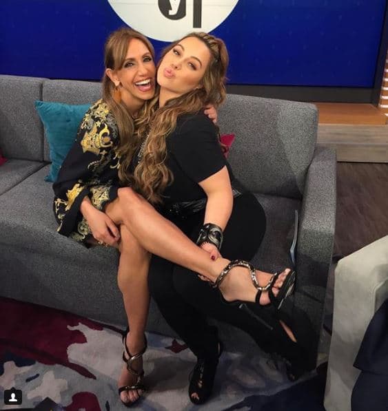 Estos zapatos de Lili tienen historia: la foto con Chiquis Rivera en el estudio de El Gordo y La Flaca lo demuestra.