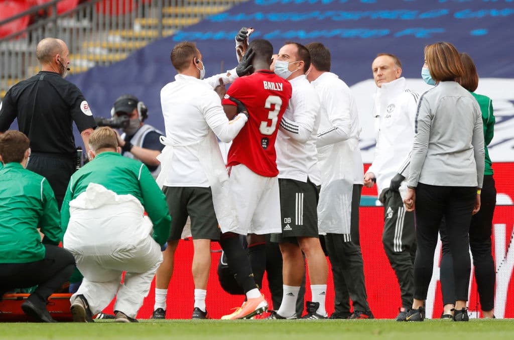 Manchester United 1-3 Chelsea | Oliver Giroud (45+11’) adelantaba a los de Lampard. Mount (46’) hizo el segundo y Maguire (74’) sepultó a los de Manchester con un autogol. El descuento llegó de los botines de Bruno Fernandes quien cobró una pena máxima. Chelsea se enfrentará al Arsenal en la final de la FA Cup, una de las competiciones más añejas del futbol mundial.