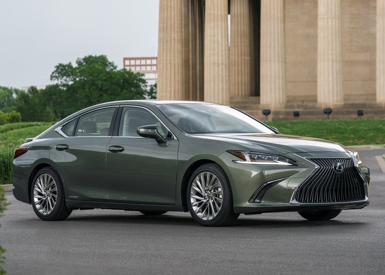 <h3 class="cms-H3-H3"><b>1er. lugar en el segmento de los carros medianos de lujo</b></h3>
<br>
<br>
<u>Lexus ES 350</u>
<br>
<br>Puntaje general de iSeeCars: 9.2
<ul>
 <li>Puntaje de confiabilidad: 8.9</li>
 <li>Puntaje de valor retenido: 8.9</li>
 <li>Puntaje de seguridad: 10</li>
</ul>
<br>Precio promedio para una unidad con 3 años de uso: $42,058
<br>