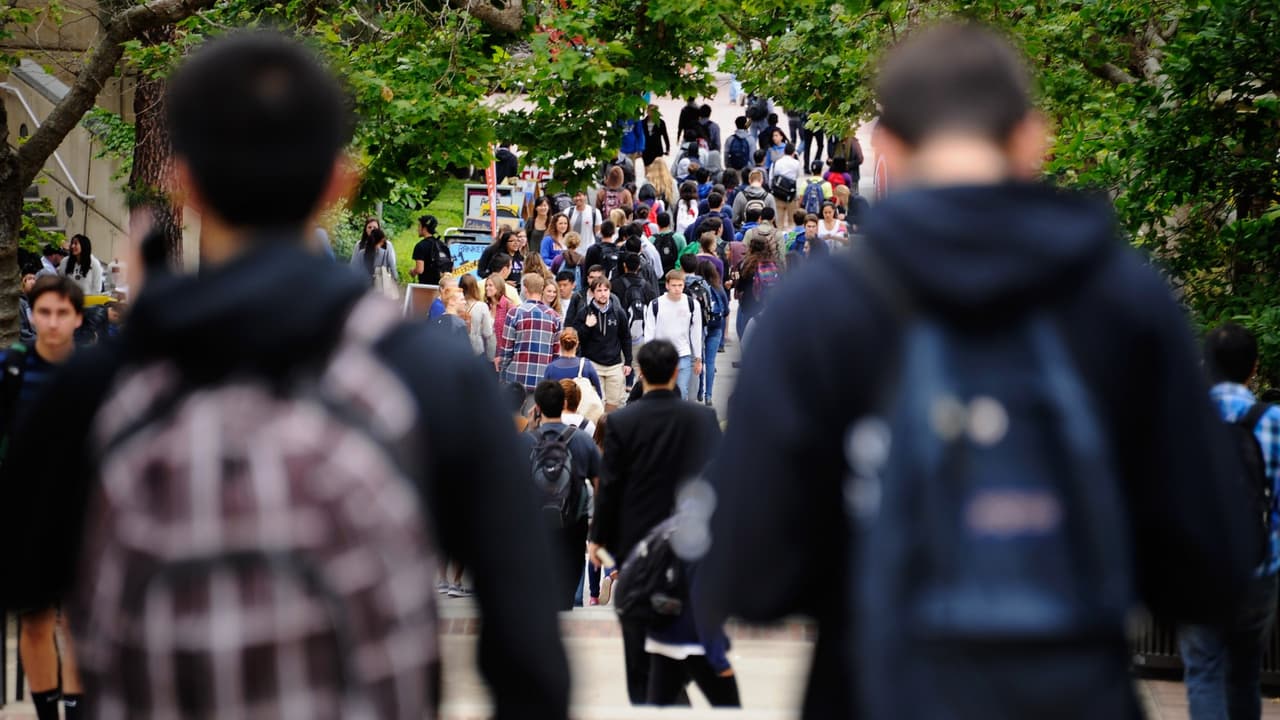 California busca aliviar la deuda estudiantil con una nueva propuesta de ley. ¿Cómo funcionaría?