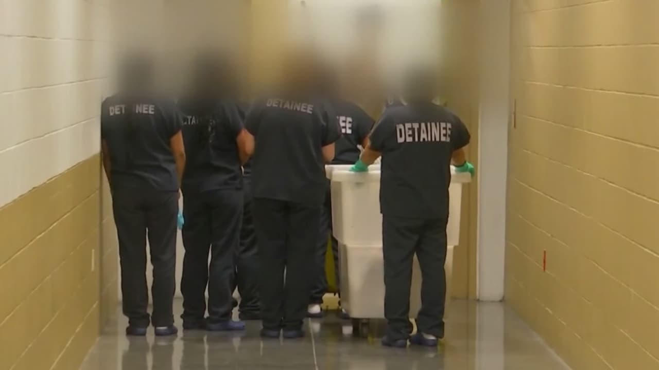 Alertan por crisis de salud en centros de detención migratoria de Adelanto, California
