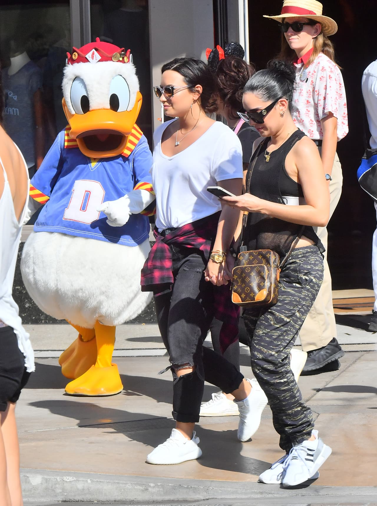 Photo © 2017 Mega/The Grosby Group EXCLUSIVE Los Angeles, CA September 11, 2017 Demi Lovato holds hands with a mystery woman while spending a happy day a Disneyland gets photobombed by Donald Duck. Demi and her new lady walked hand in hand all day Long as they enjoyed a day. they were seen riding the California screaming rollercoaster. Demi looked extremely happy.