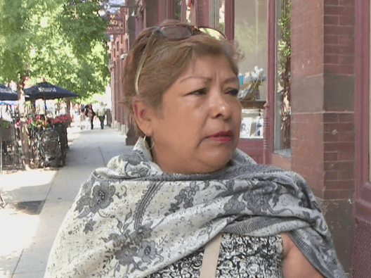 Abuelita en peligro de deportación demanda a DHS por negligencia al no tramitar su solicitud de visa U