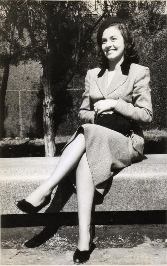 Y para cerrar con broche de oro tenemos a la fallecida 
<b>Silvia Derbez</b>, quien realizó 33 personajes protagónicos.