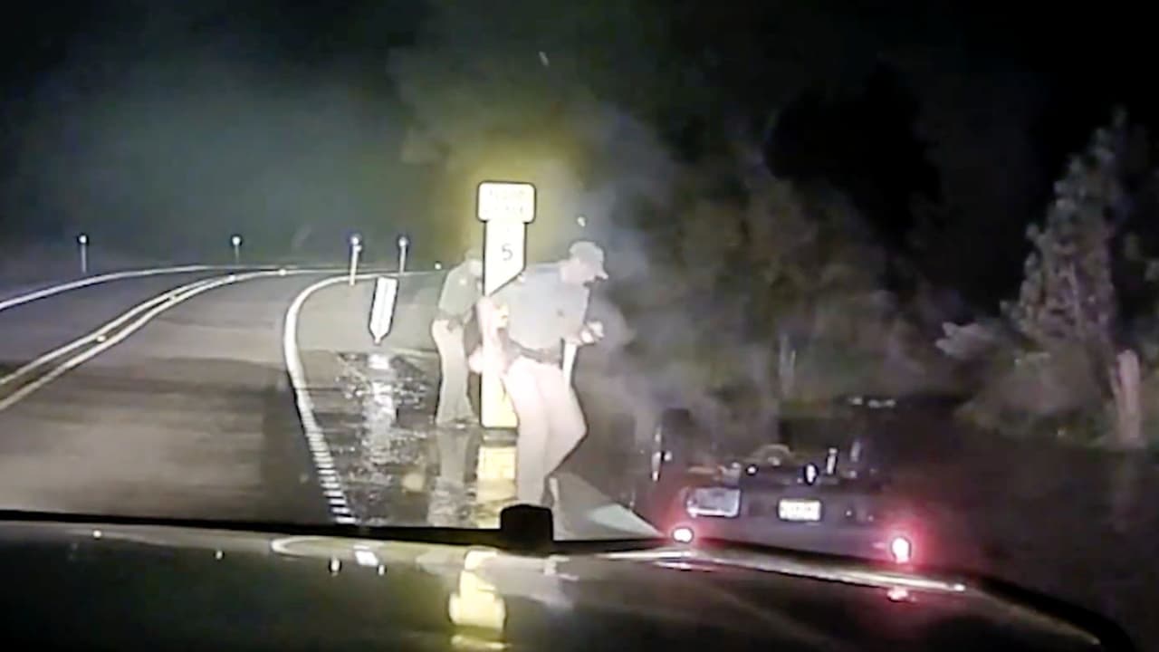 Inmigrantes caen con todo y auto a un río tras persecución con DPS