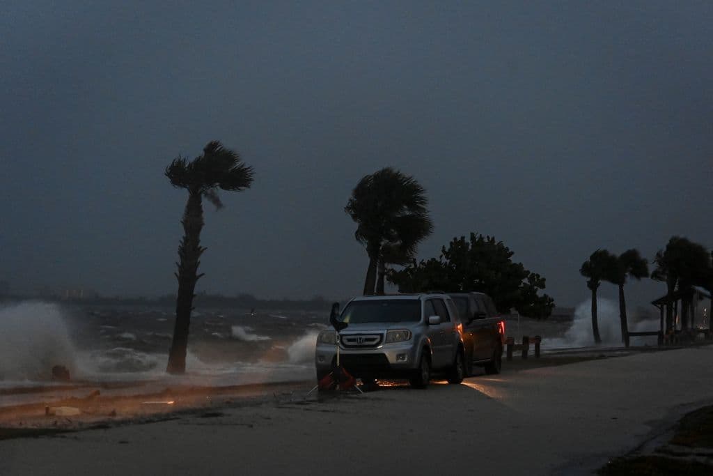 Casi 39,000 hogares están sin servicio eléctrico en Florida mientras se acerca el huracán Nicole.
<br>