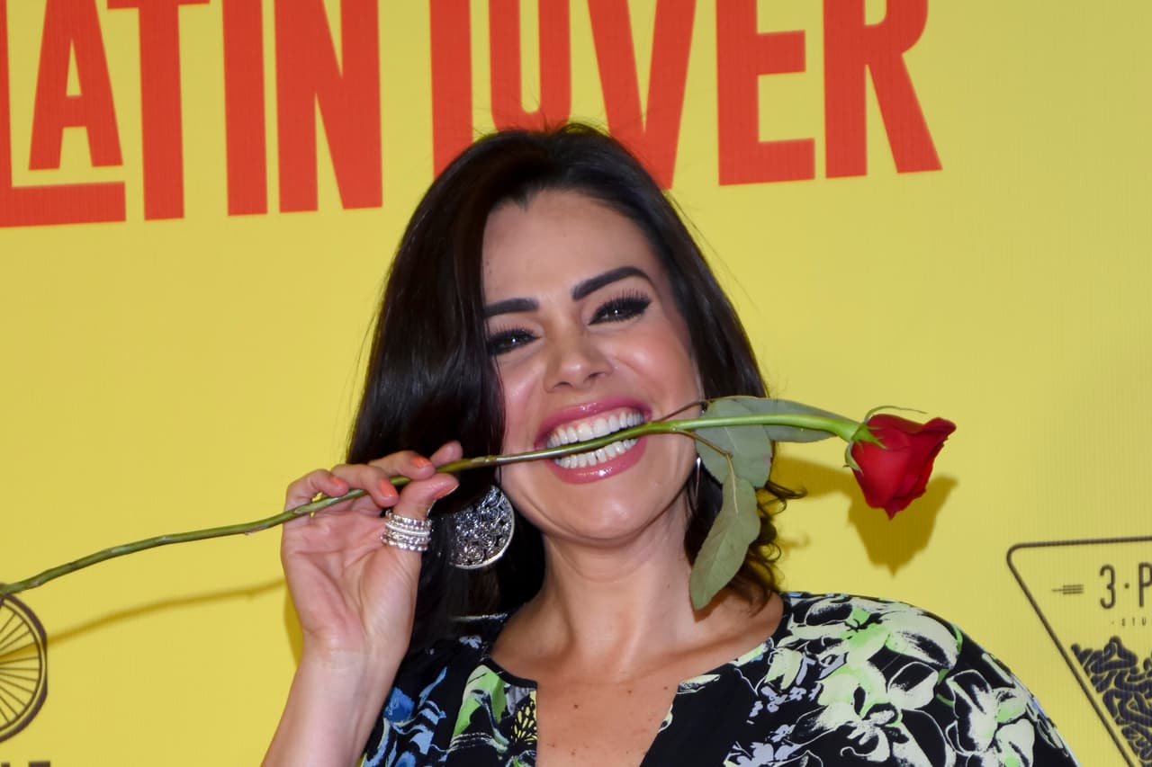 La actriz mexicana 
<b><a href="https://www.univision.com/famosos/luz-elena-gonzalez-dejo-a-luis-miguel-por-estar-muy-enamorada-de-un-actor-de-telenovelas-fotos" target="_blank">Luz Elena González</a></b> es otra de las mujeres que ha confirmado haber tenido un romance con él y, según ella, "fue una relación muy bonita".
<br>