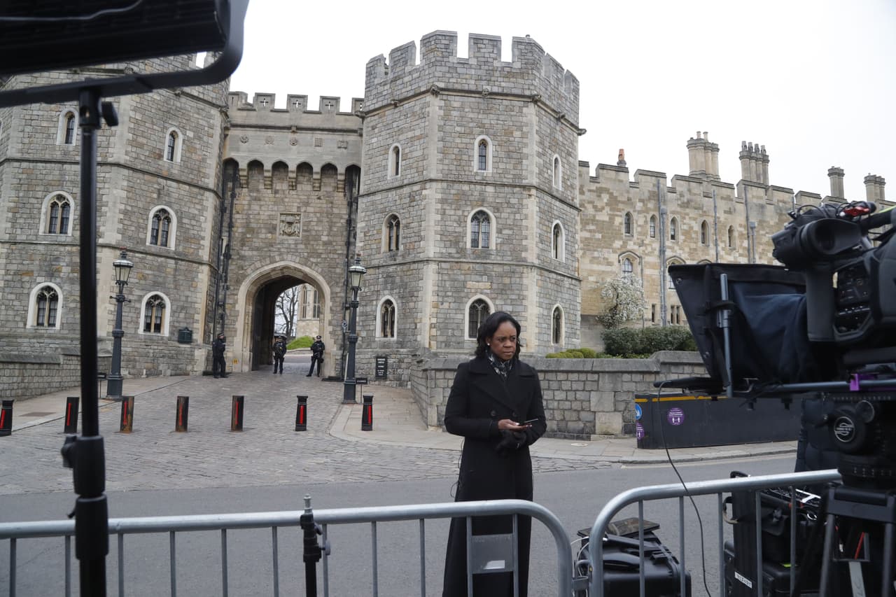 La BBC no fue la única que cambió su programación tras la noticia de la muerte del príncipe Philip, tanto la cadena ITV como Channel 4 también hicieron una transmisión continúa. 
<br>