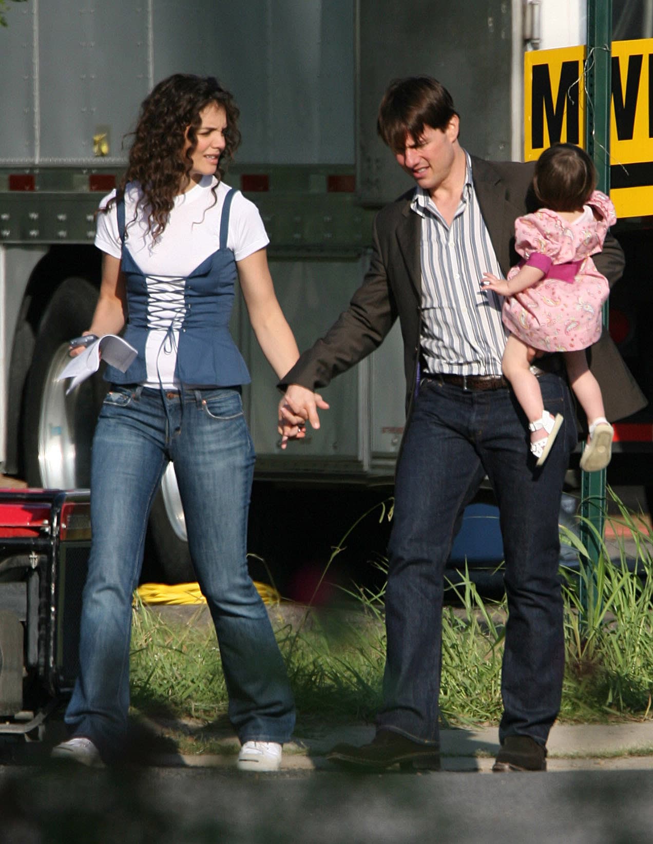 Katie Holmes pidió la custodia exclusiva de Suri Cruise, su hija, y una importante suma de dinero por manutención al actor.