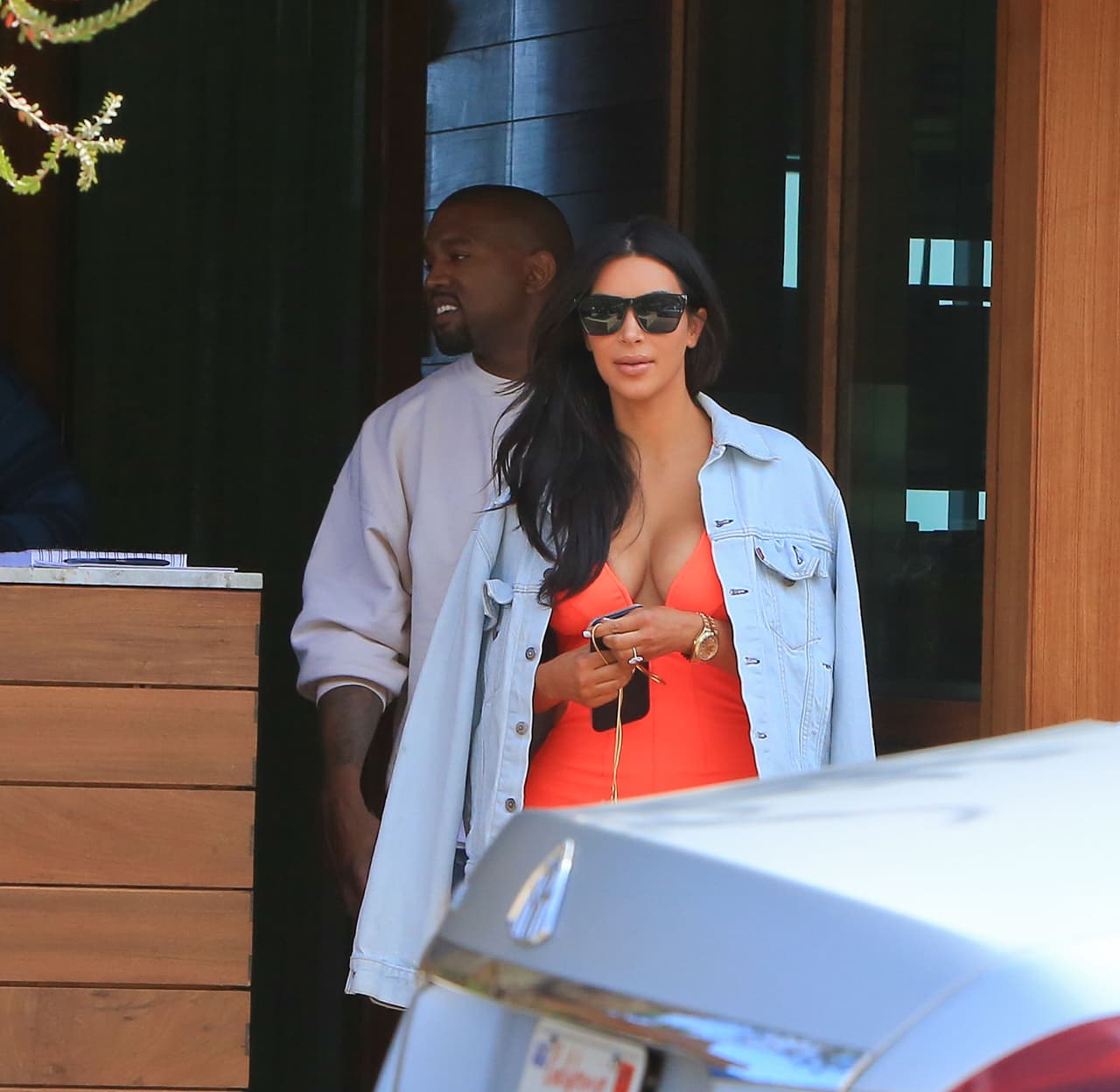 Mientras siga teniendo 45.7 millones de followers en Twitter, 71.9 en Instagram y 28.5 millones en Facebook, la Kardashian seguirá mostrando sus encantos.