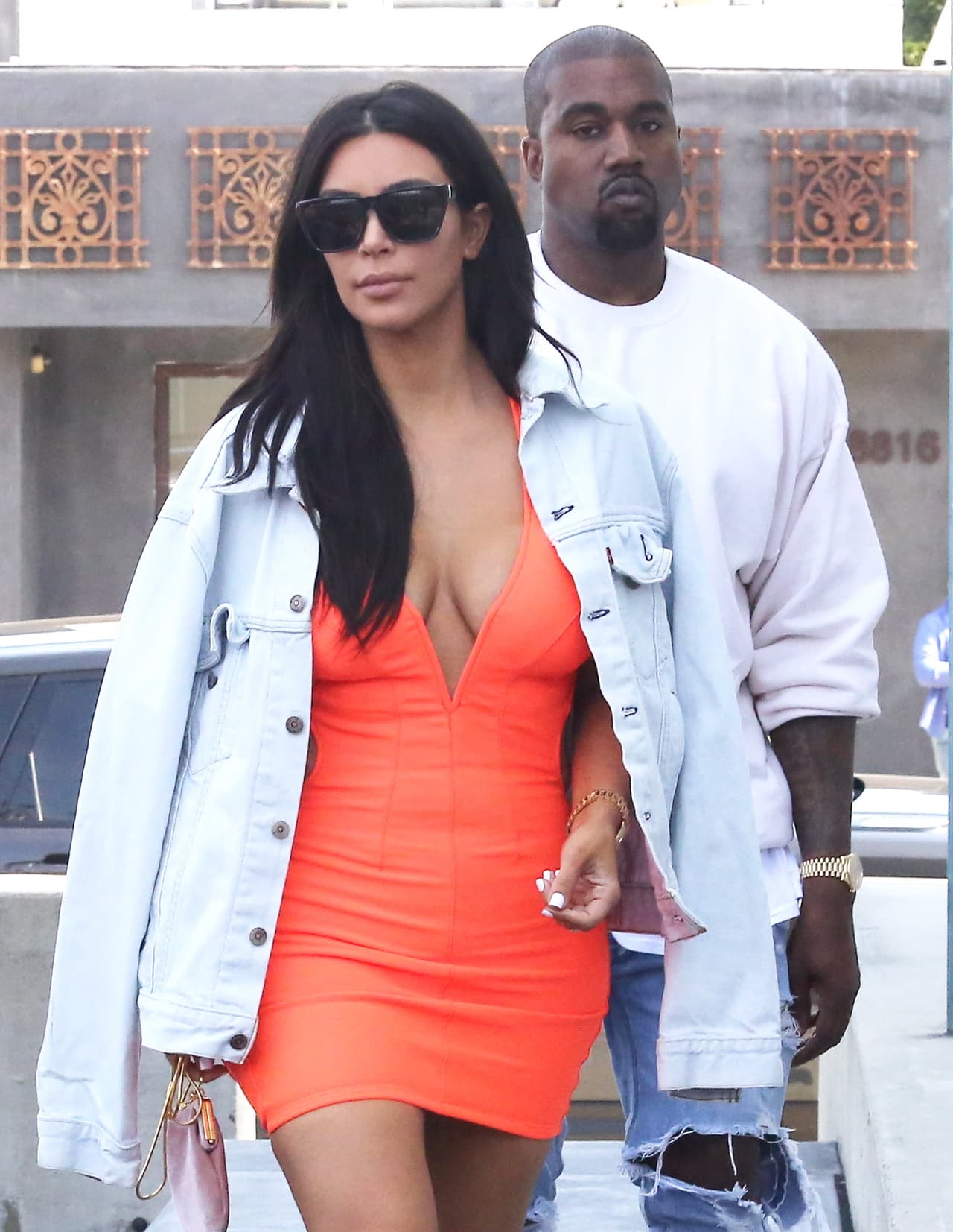 A Kanye no le queda otra más que ser quien le cuide la retaguardia.