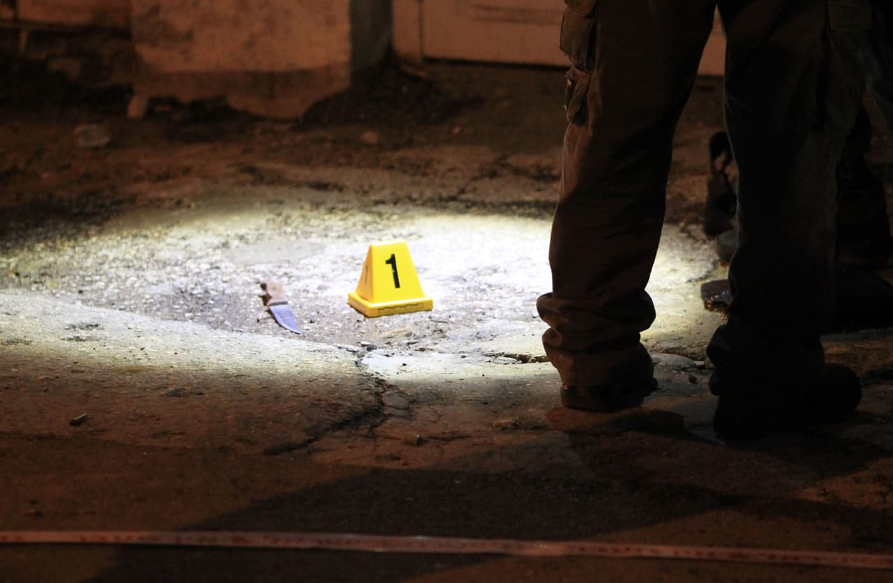 Mujer que mató a su esposo atándolo a la cama para apuñalarlo 193 veces queda libre 