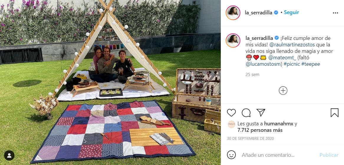 En septiembre de 2020, Serradilla publicó en su Instagram una fotografía que evidenció su buena relación con los hijos de su pareja. En la imagen aparece junto a Mateo, hijo menor de Martha Cristiana Raúl Martínez Ostos. En el mensaje felicitaba a su pareja y señalaba que había faltado Luca.