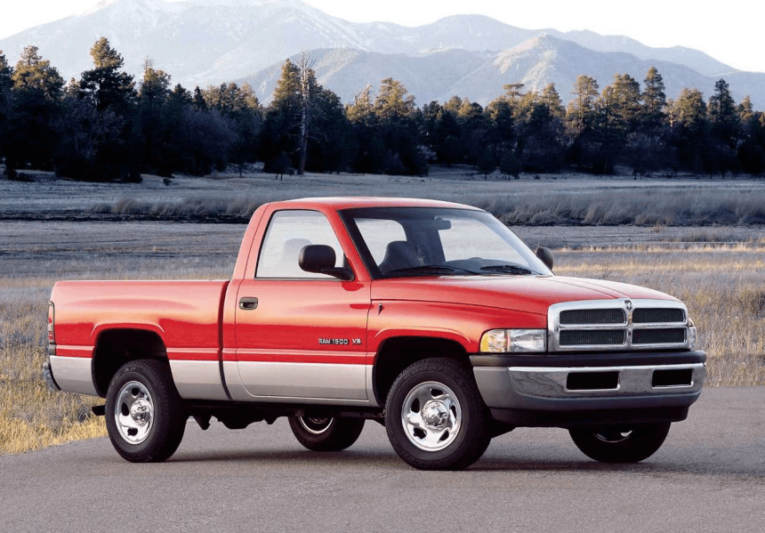<b>7. <u>Dodge Ram 2001</u>.</b>
<br>La mega-popular segunda generación de la Dodge Ram fue fabricada hasta el año 2001. 12,128 unidades fueron robadas durante el 2016. No es sorpresa que pickus tomen parte de esta lista, ya que cada año los fabricantes venden millones de este tipo de vehículos a nivel mundial. 
<br>