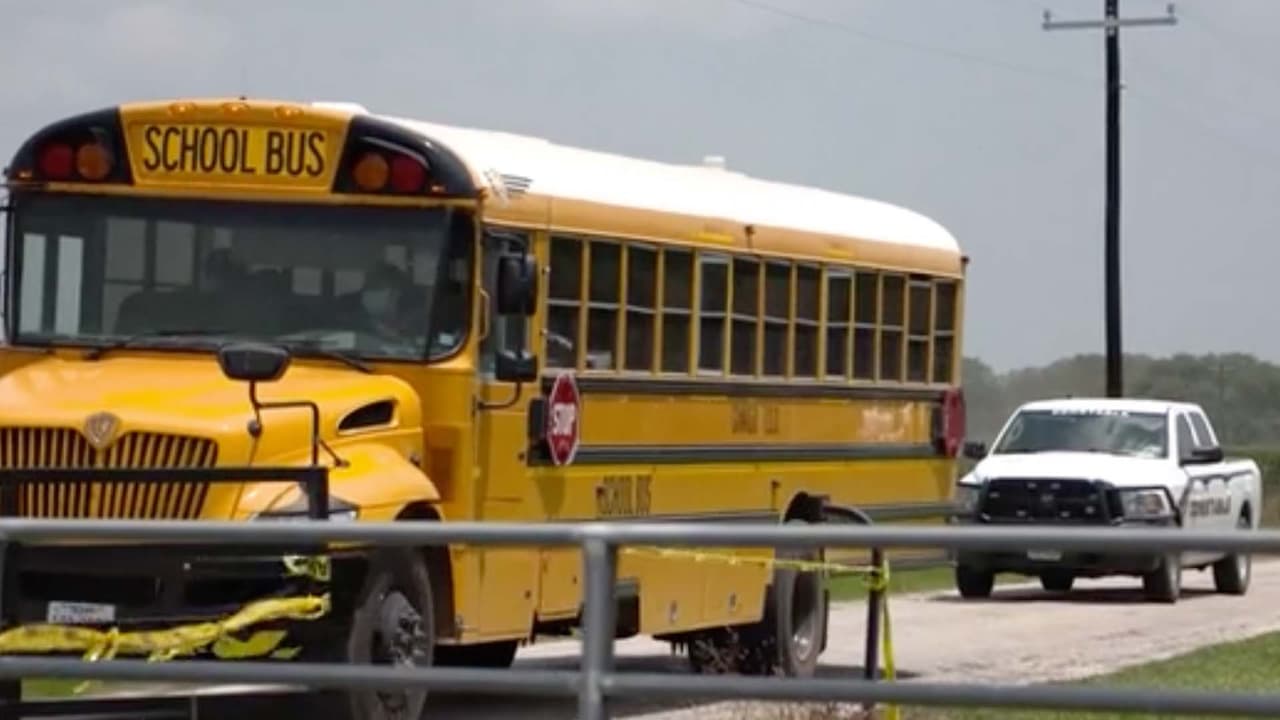 En su momento lograron detener a 12 personas que fueron atendidas por paramédicos y luego trasladadas en un autobús escolar a la cárcel del condado Jackson.