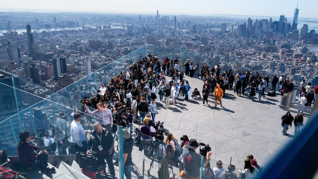 La Ciudad de Nueva York
<b>ofreció los mejores lugares para disfrutar del eclipse solar</b>, sin obstáculos visuales ni distracciones distintas al fenómeno astronómico.