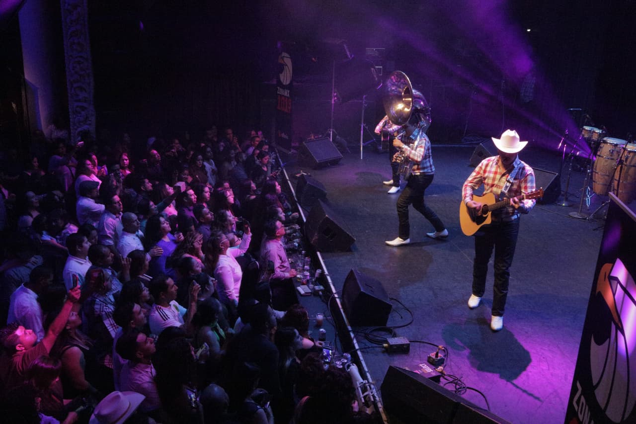 'El Bueno, La Mala y El Feo' se robaron el show durante concierto privado en Los Ángeles.