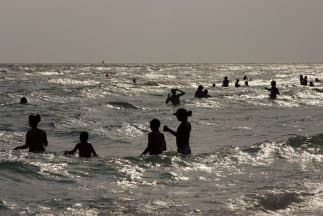 Emiten alerta por bacteria "come carne" en Florida