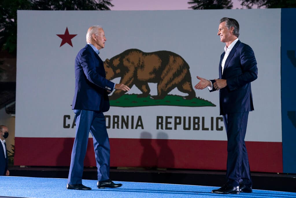 Biden pide apoyar a Newsom para impedir que "un clon de Trump" gobierne en California