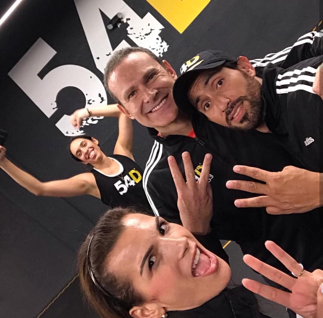 “Gracias mi Rodrigo Garduño y a todo tu equipo, son una maravilla de entrenadores pero sobre todo motivadores de vida y salud. Nos cambiaron nuestra mente y nuestro cuerpo ¿Verdad mi Cristy Bernal?”, expresó muy satisfecho Alan cuando concluyó el programa por primera vez en abril del año en curso.
<br>