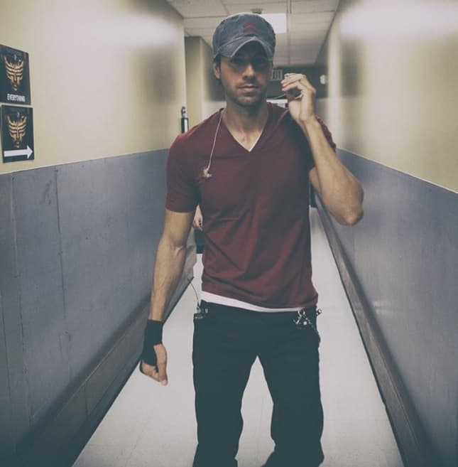 Enrique tiene 41 sabrosos y suculentos años que los lleva muy bien puestos.