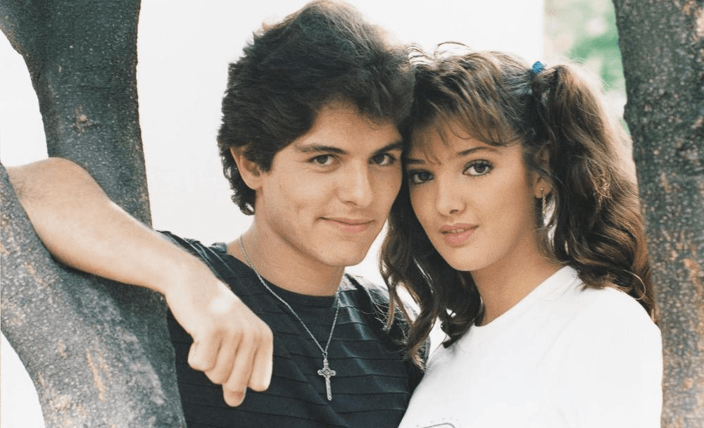 Estrada compartió al diario mexicano que
<b>el guion original no era así</b>, pero debido a las restricciones de gobernación tuvieron que adecuarla.