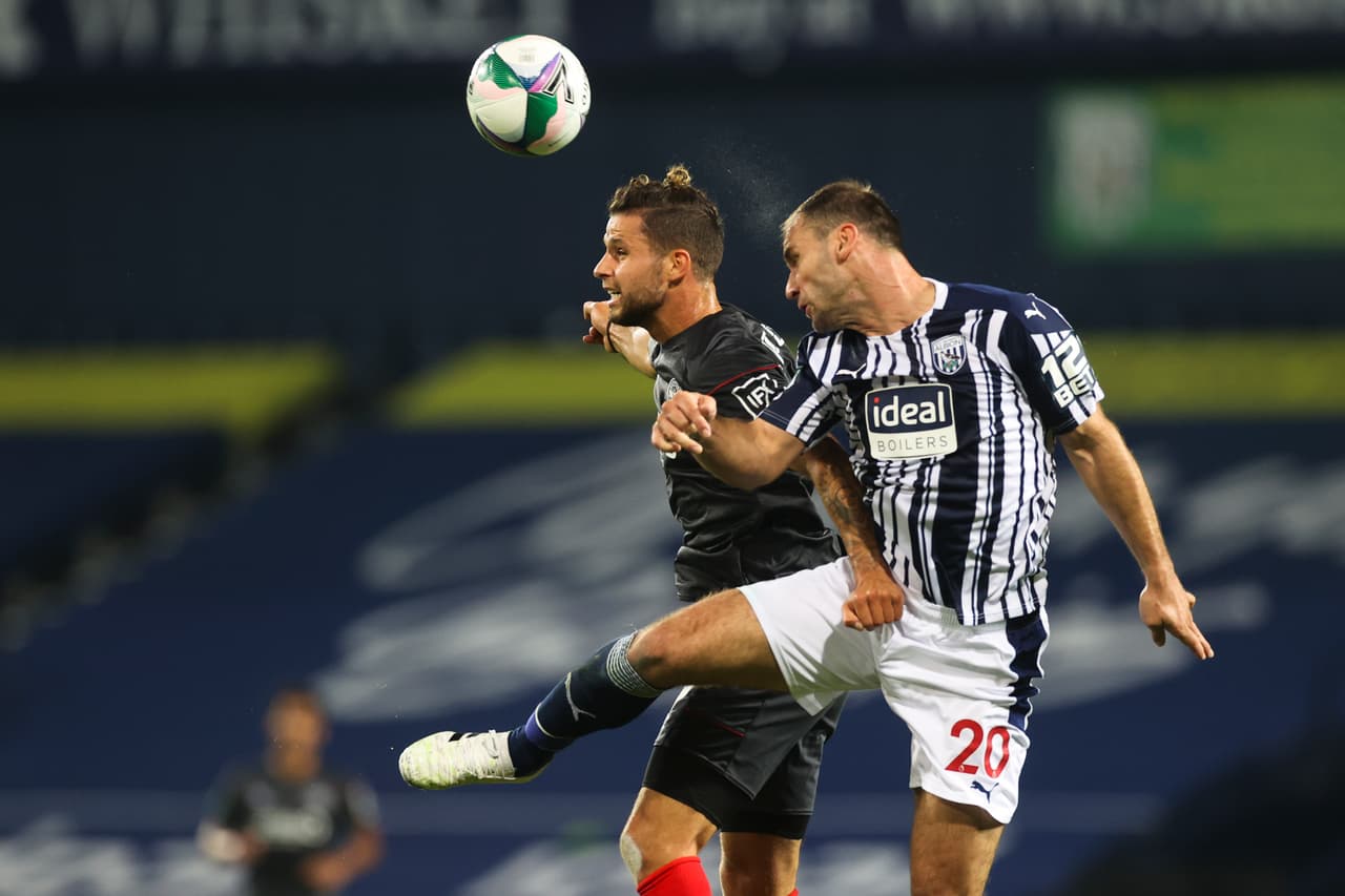 Hal Robson-Kanu (56’, 66’) marcó en dos ocasiones de penal para Albion; Marcondes (58’) y Forss (73’), de penal, hicieron los goles de Brentford.