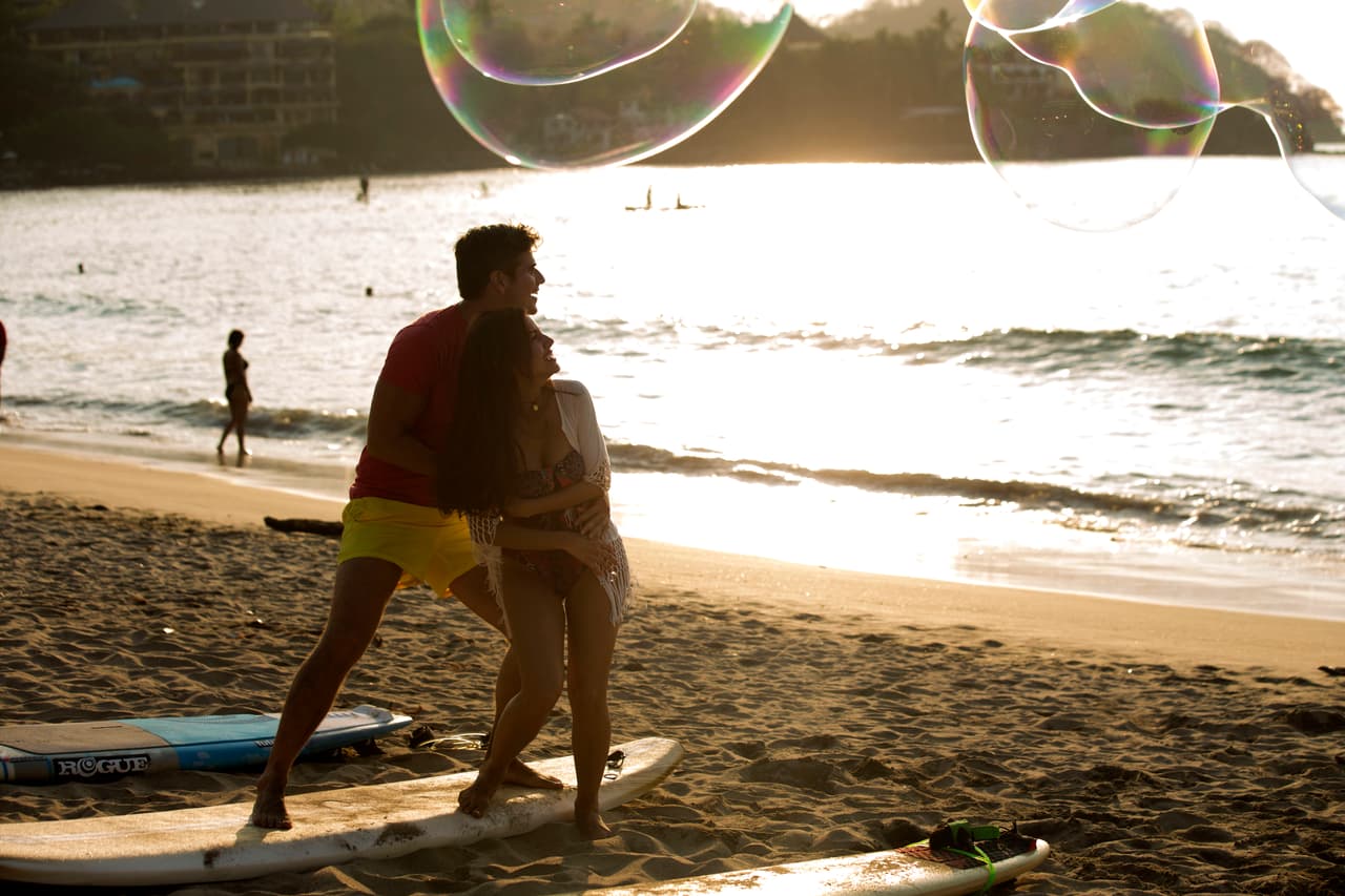 Para olvidar un poco los problemas, recordemos los bellos momentos que pasaron Maia y Pablo en la playa.