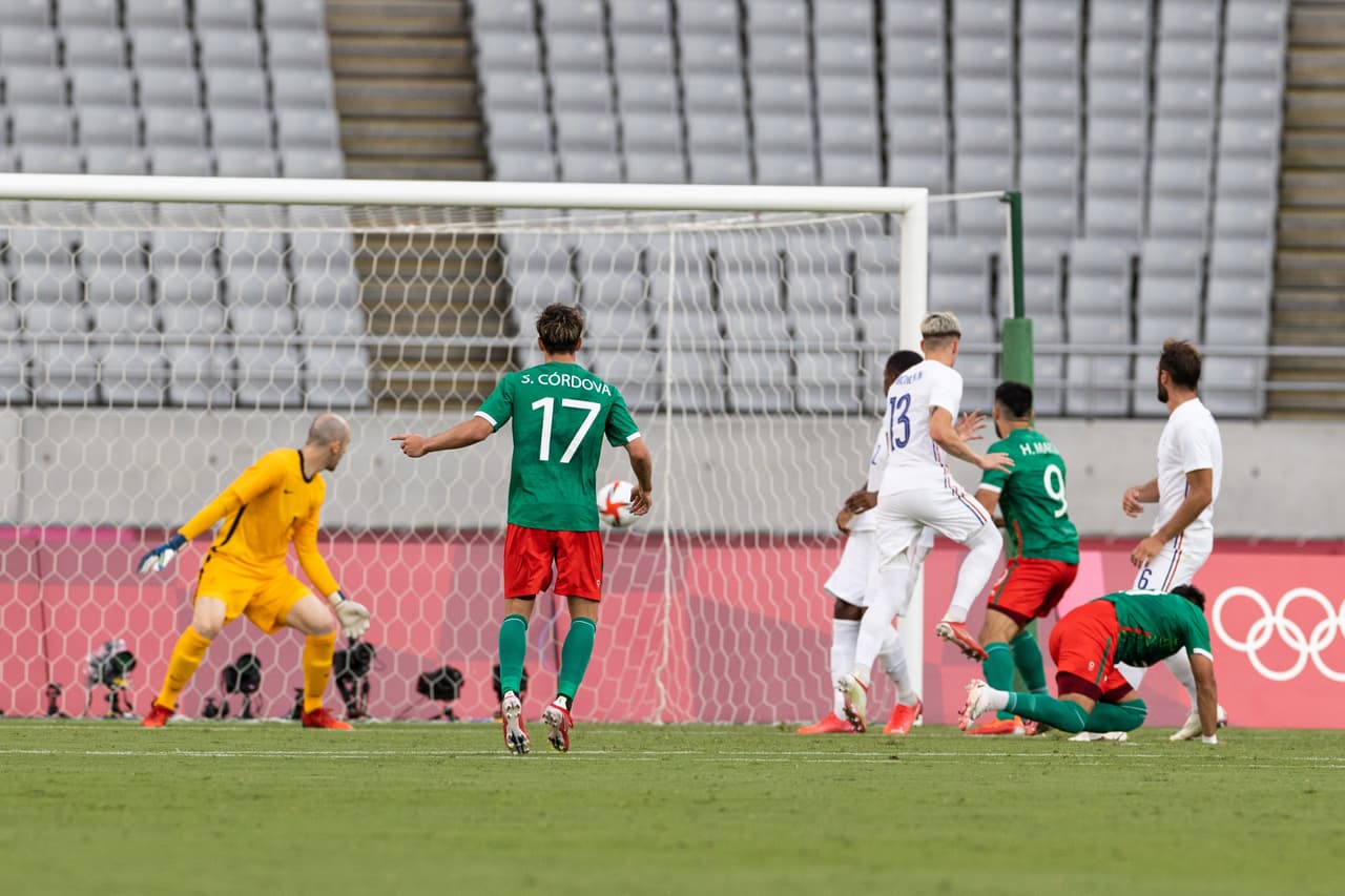 México debutó en Juegos Olímpicos y lo hizo con autoridad goleando a la Selección de Francia.