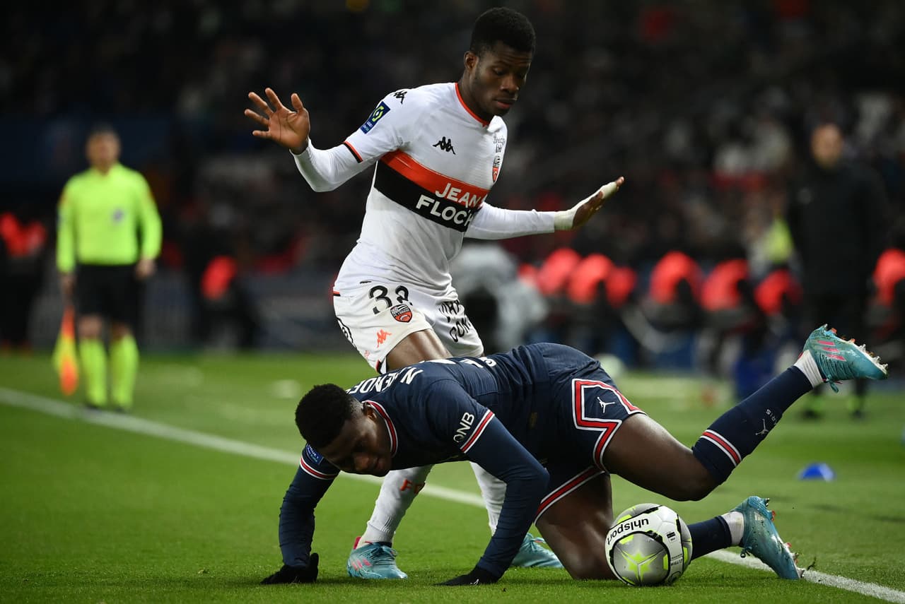 El PSG goleó al Lorient gracias a los dobletes de Neymar y Mbappé, así como otro tanto de Messi.