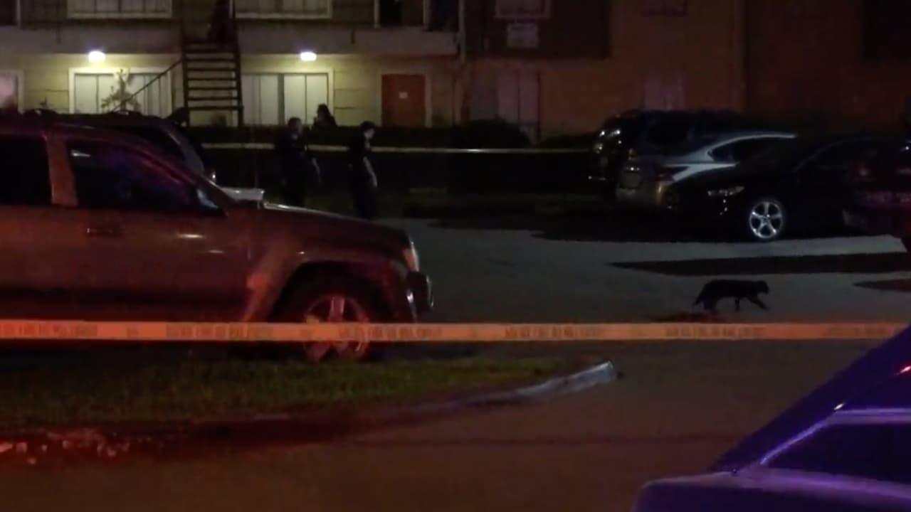 Uno de los adolescentes, de entre 12 y 13 años, recibió un disparo en el pecho y fue trasladado a un hospital en condición crítica.