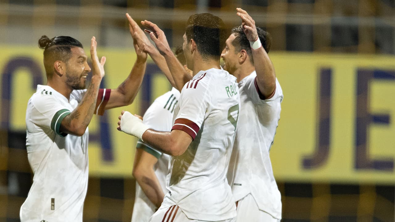 ‘Tecatito’ Corona y Raúl Jiménez, los mejores de México contra Argelia