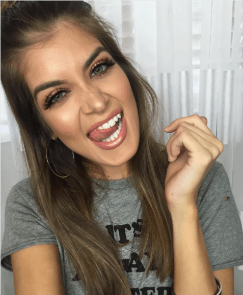 Tiene una cuenta en Instagram (catanoglam) donde publica exclusivamente tutoriales y rutinas de belleza.