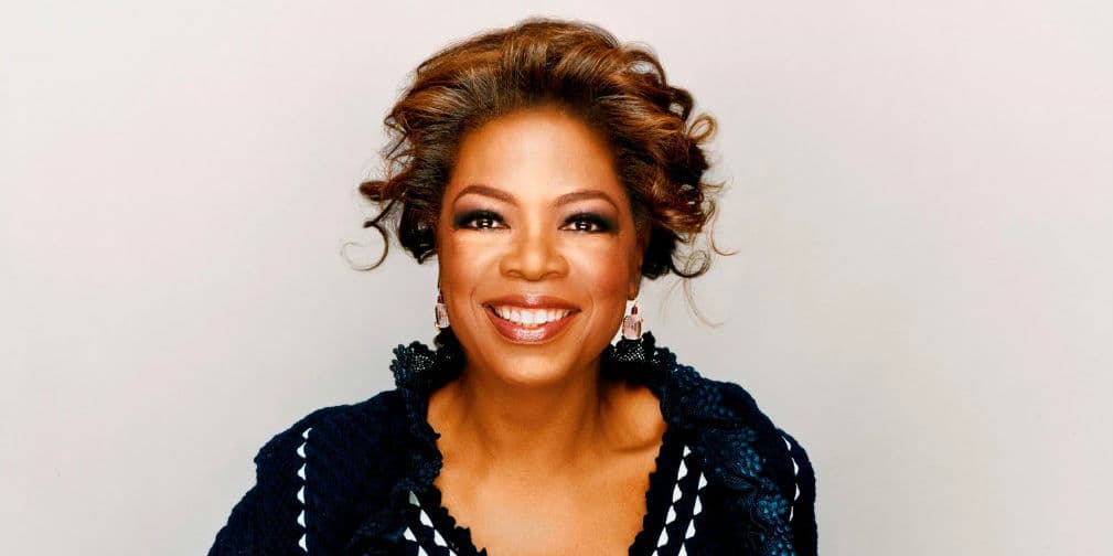 4. Oprah Winfrey: Fue violada a los 9 años por miembros de su familia, pasando su adolescencia huyendo.