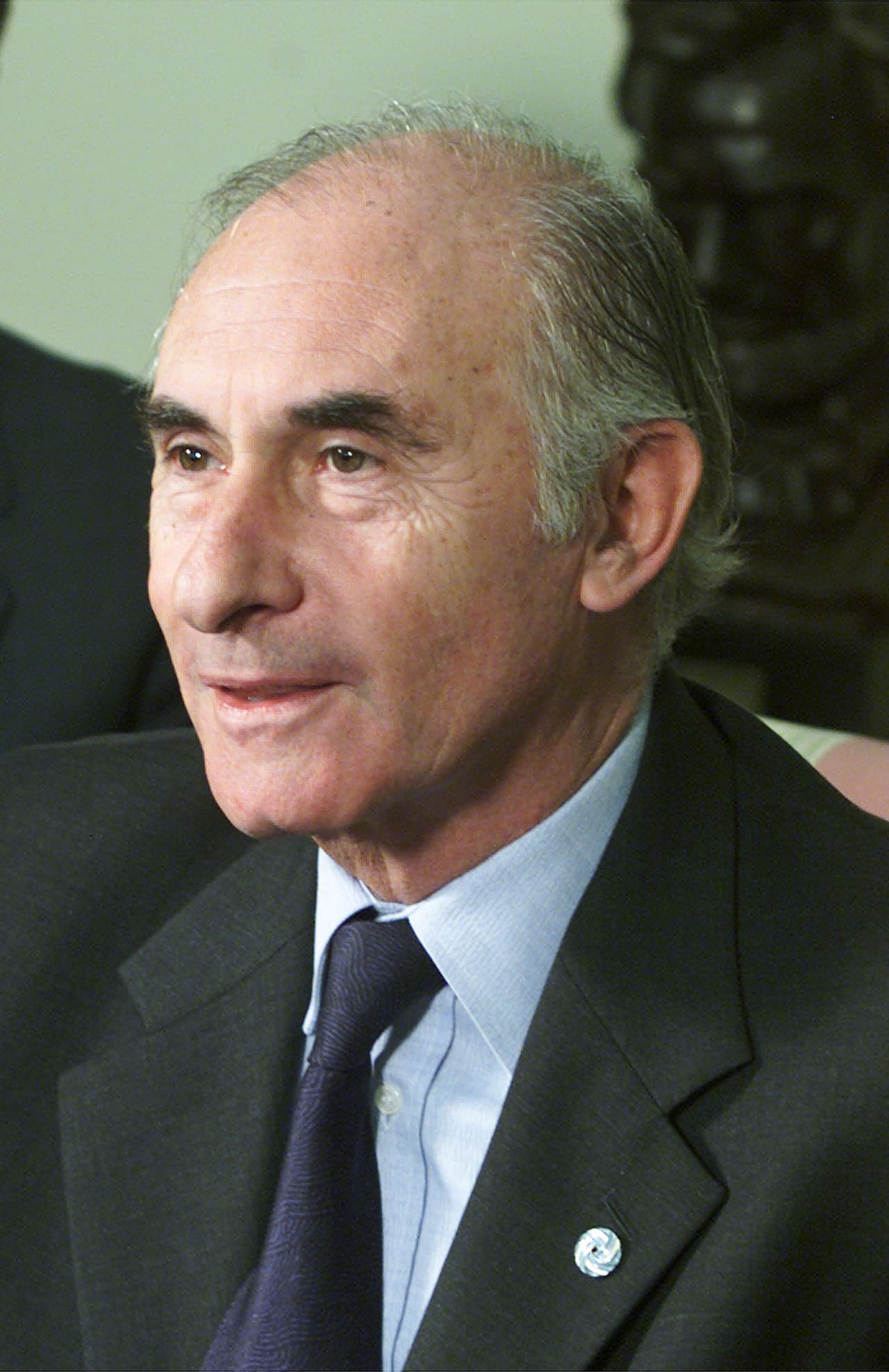 Le sobreviven su esposa, Inés Pertiné, y sus tres hijos Fernando, Agustina y Antonio, este último, con quien Shakira estuvo involucrada sentimentalmente por más de 10 años.